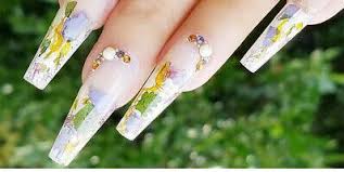 Dry flower nails are most suitable for fresh lines, natural and gentle color matching, small dry flowers are very suitable for daily life without losing delicacy. Natural Mini Dried Flowers