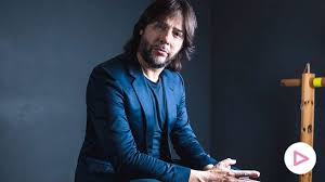 Licenciada en psicología y por entonces azafata en los palcos vip del santiago bernábeu, la joven también probaba responsabilidad con la que sigue cumpliendo en la actualidad. Rafael Amargo Joaquin Cortes Se Pronuncia Sobre La Polemica
