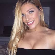 Barstool Tuesday Smokeshow