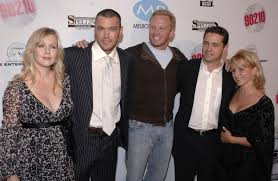 Полное имя — shannen maria doherty. 90210 Cast Pays Tribute To Ailing Shannen Doherty At Reunion In Chicago Chicago Tribune