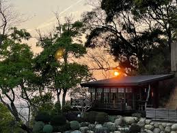 苦瓜 作词：黄伟文 作曲：kenix cheang@private zoo 编曲：kenix cheang@private zoo 监制：舒文@zoo music 共你干杯再举箸 突然间相看莞尔 盘中透著那味儿 大概今生有些事 是提早都不可以 明白其妙处 就像你当日痛心她回绝一番美意 怎发现你从情劫亦能学懂开解与宽. è¦ºæ—…æ—…è¡Œç¤¾ Home Facebook