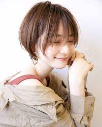 40代丸顔さんにもショートヘアは似合う 参考になるおしゃれな大人女性の髪型30選 folk ボブパーマ ショートヘア パーマ ショートボブ