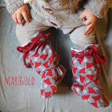 Freebook latzhose tristan, eine pumpig geschnittene latzhose in den größen 56 bis 104. Produktfoto Von Mar Gold Fur Schnittmuster Trage Stiefel Schnittmuster Kinder Kostenlose Schnittmuster Schnittmuster Baby