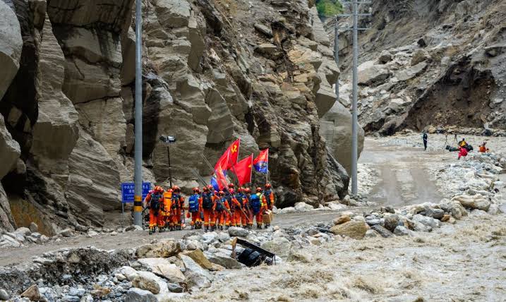 Nepal e o Tibete passou de 1.280 em 3 de setembro, com mais de 5.600 desaparecidos.