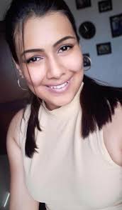 Kimberly Thomson tops her batch Sent in by the branch Kimberly Thomson,  daughter of Charles, former Ranji Trophy player, and Effie Thomson, topped  her batch in her Graduation class. She received two