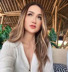 5 Portraits of Tengku Dewi Putri After Divorce from Andrew Andika, Looking  More Beautiful and Confident