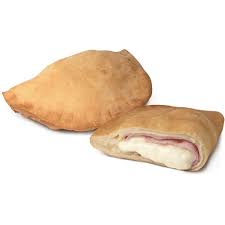 Spread over the tomato purée, leaving a 2.5cm/1in border, followed by the mozzarella, prosciutto and half of. Panzerotto Prosciutto E Mozzarella Alimento A Casa