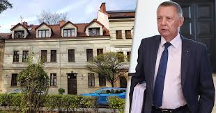 Jak ustalili dziennikarze rmf fm, marian banaś w oświadczeniu majątkowym z grudnia 2015 roku napisał, że nie ma mieszkania w warszawie. Marian Banas W 2005 R Kupil Kamienice Z Lokatorami Sprzedal Juz Bez Nich Wiadomosci