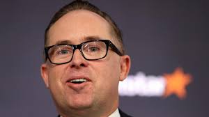 Qantas CEO Alan Joyce sells $17 million in shares