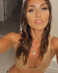 Lenora Barrett's Instagram, Twitter & Facebook