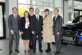 Selten war die bevölkerung derart gespalten zwischen älteren und jüngeren wählern wie in diesem jahr. Freie Wahler Besuchen Automobilbauer Audi