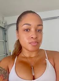 When I don't feel like going to the gym I workout and meditate in my  garage. No more excuses 💪🏽 🧘‍♀️