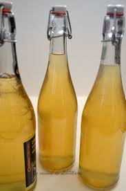 Un Aperitif Tres Frais Le Vin De Citron Vin De Citron Liqueur Maison Aperitif