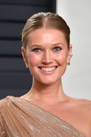 Garrn debuted on the runway at age 15 as an exclusive for the calvin klein. Toni Garrn Starportrat News Bilder Gala De