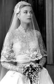 Erst kam die sechs tage vor der hochzeit erreicht grace kelly auf der deojuvante ii den hafen von monaco, wo sie. Helen Rose Costumes Grace Kelly Robe De Mariee Mariage Avec Le Prince Rainier 1956 Costumes De Films Helen Rose Grace Kelly Hochzeit Royale Ho
