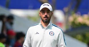 ¿Quién es Sergio Pinto? El técnico formado en Porto que será DT interino de Cruz Azul