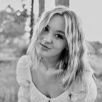 Ansley Wright's Instagram, Twitter & Facebook