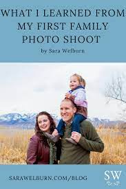 Familyphotography Beginnerphotographer Learn How To Take Photos Of A Beautiful Family As A Beginner Sar First Family Photos Family Photoshoot Family Photos
