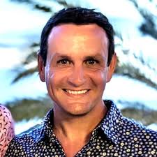 My entire sales career I have refused to turn LinkedIn into a cold email…