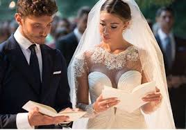 Gli abiti da sposa delle vip italiane non è necessario avere un vero titolo da regina per esserlo il giorno del proprio matrimonio. Vestito Belen Sposa Off 71