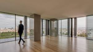 Cristiano ronaldo volvió a sorprender con una millonaria adquisición conformada por tres suites, un salón, un comedor y cocina, sala de cine y estacionamiento privado, el apartamento será el lugar. Estudio Arx Portugal Nit