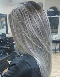 Parrucca da donna in platino grigio sfumato biondo ondulato capelli ricci moda affascinante misti colori sintetici cosplay naturale per tutti i giorni . Pin On 50 Sfumature Di Capelli Grigi