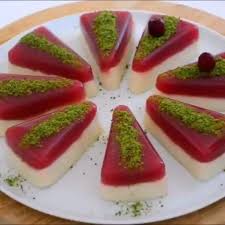 Visneli Irmik Tatlisi Umutsepetim Malzemeler Visneli Pelte Icin 1 Su Bardagi 1 Cay Bardagi Visne Suyu Toplam 30 Food And Drink Easy Cake Recipes Food
