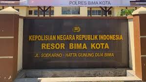 Kalau dengan dipublikasikanya kisah ini yang bersangkutan merasa risih, silahkan beri komentar sanggahan / kritik yang sifatnya membanguan. Gadis Di Ntb Jadi Budak Seks Orang Tua Angkat Selama 6 Tahun