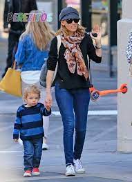 The tonight show, jimmy fallon, elizabeth banks, sons, give, jimmy, daughters. Elizabeth Wearing Her D Scarf Elizabeth Banks Elizabeth Fashion