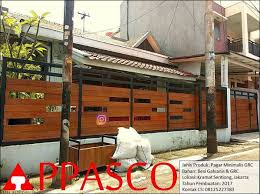 Seperti pagar minimalis di bawah ini, yang selain aman, juga punya nilai estetika. Pagar Lisplang Motif Kayu Home Desaign