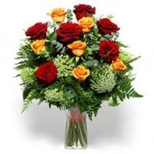 Seleziona la modalità prescelta in fase di check out. 12 Rose Miste Rosse E Arancio Fleurworld Mazzo Di Rose Mazzo Di Fiori Composizioni Floreali