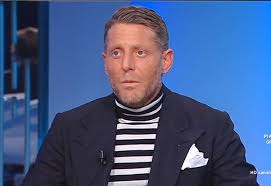 The billionaire struggled for 10 days between life and death in a hospital in the capital of israel, then began his recovery in switzerland. Chi E Lapo Elkann