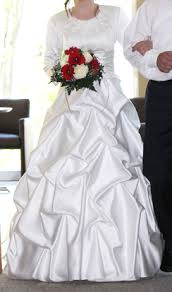 Hochwertige hochzeitskleider in großer auswahl an brautkleider brautjungfernkleider,blumenmädchenkleider und mehr modische hochzeitsmode. Hochzeitskleid Hoch Geschlossen Cindy Ella Bridal