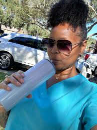 Good morning yall 🌞 How I Am Smelling Today…. ✨724 *Top notes: Aldehydes  and Calabrian bergamot; *Middle notes: Egyptian Jasmine, Mock Orange and  Sweet Pea; *Base notes: White Musk and Sandalwood. ✨R