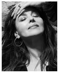 REPOST @barbarabaumel Monica ♥️ @monicabellucciofficiel @ellechina  Photographed by @juankr_ Fashion Editor: @anwang_anan Editorial Content :  @sissicccccc Styling : @barbarabaumel Makeup : @letiziacarnevale Hair:  @johnnollet pour @caritaparis ...