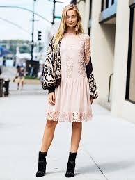 Stai cercando vestiti da donna in offerta? Abbinamento Colori Vestiti Scarpe I Consigli Per Ogni Tono Stylight