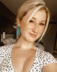 Marissa Stapleton's Instagram, Twitter & Facebook