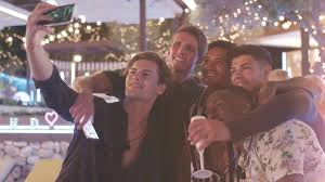 Love Islanders Are Allowed To Use Phones In The Villa But There S A Major Catch Love Island Contestants Love Island Going On Holiday