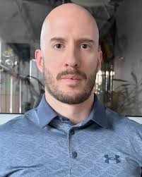 Jedan od najtežih zadataka kod vežbi usmerenih na korekciju kifoze je  izabrati vežbe koje u radu daju mehaničku prednost grudnim ekstenzorima, a  ne lumbalnim. Većina programa koje ćete videti na internetu koristi