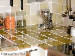 Facile à poser, un plan en stratifié est la solution la plus répandue. Comment Poser Du Carrelage Dans Une Cuisine Femme Actuelle Le Mag