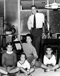 Shirley temple revealed to be a secret smoker and actually died from lung disease. Pin By A Decker On From Within Shirley Temple Black Shirley Temple Child Actresses