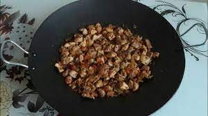 1 paket tavuk göğsü (küçük tabak kullandım)1 adet orta boy kuru soğan3 adet yeşil biber1 adet kapya biber1 adet domates1 yemek kaşığı salçasıvı yağtuz, karabiber, pul biber ve kekik, 1 paket tavuk göğsü (küçük tabak kullandım), 1 adet orta boy kuru soğan, 3 adet yeşil biber. Tavuk Sac Kavurma Tarifi Youtube