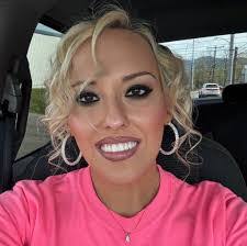 Mandy Edmundson's Instagram, Twitter & Facebook