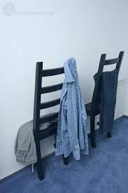 Ikea Hack Herrendiener Kleider Kleiderstander Stuhl Auseinandersagen Kaustby H Anleitung Diy Ikea Regal Rega Schlafzimmer Diy Herrendiener Kleiderregal