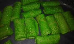 Dadar gulung is a traditional indonesian dessert consisting of a thin rice flour crêpe that is filled with grated coconut. Kue Dadar Gulung Photos Facebook