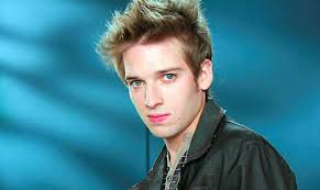 A esto se dedica hoy por hoy Andrés Fierro, quien interpretó a Esteban en  'Padres e hijos'