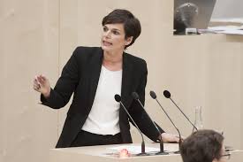 Ich war ein paar jahre in israel und musste binnen drei monaten einen volksschulplatz für meine tochter finden. Rendi Wagner Uber Fluchtlinge Die Emotionale Rede An Sebastian Kurz