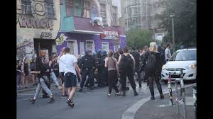 Berliner senator fassungslos über angriffe in rigaer straße: Berlin Friedrichshain Tumulte In Der Rigaer Strasse Mehrere Festnahmen Youtube