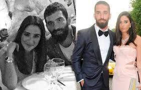 .magazin servisi olarak yine karşınızdayım, bir hemcinsi olarak aslıhan doğan'a laflar hazırladım. Aslihan Dogan Ve Arda Turan Tekrar Bir Arada