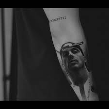 @raf_rui.ferreira @raftattoostudio_ #rafruiferreira #raf #ruiferreira #tattoo #portrait #realismtattoo #blackandwhite #raftattoostudio #clocktattoo #lisbontattoo #lisboatattooartist. Lazarev Tattoo Bones Mc Raf Camora Palmen Aus Plastik Facebook